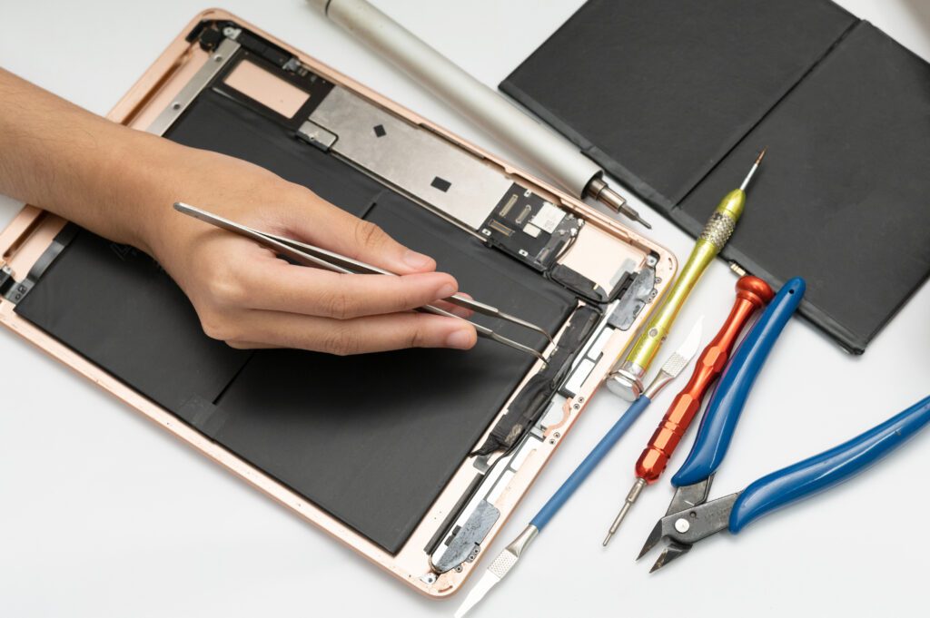 close up specialist process of tablet device repair